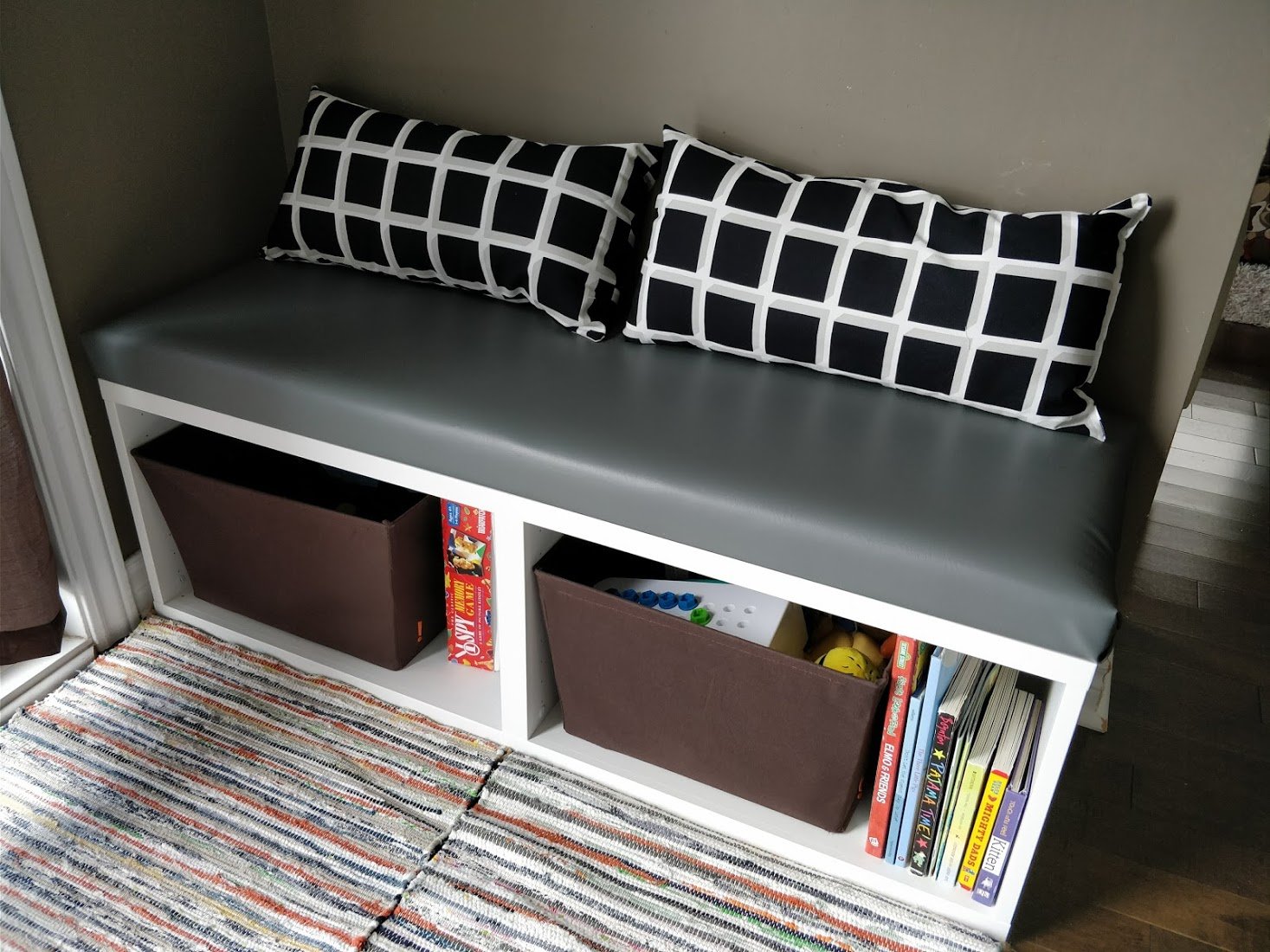 onduidelijk condensor Hardheid IKEA Besta Hack - DIY seating bench perfect for small spaces {EASY}