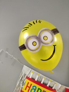 minion birthday balloon yellow DIY