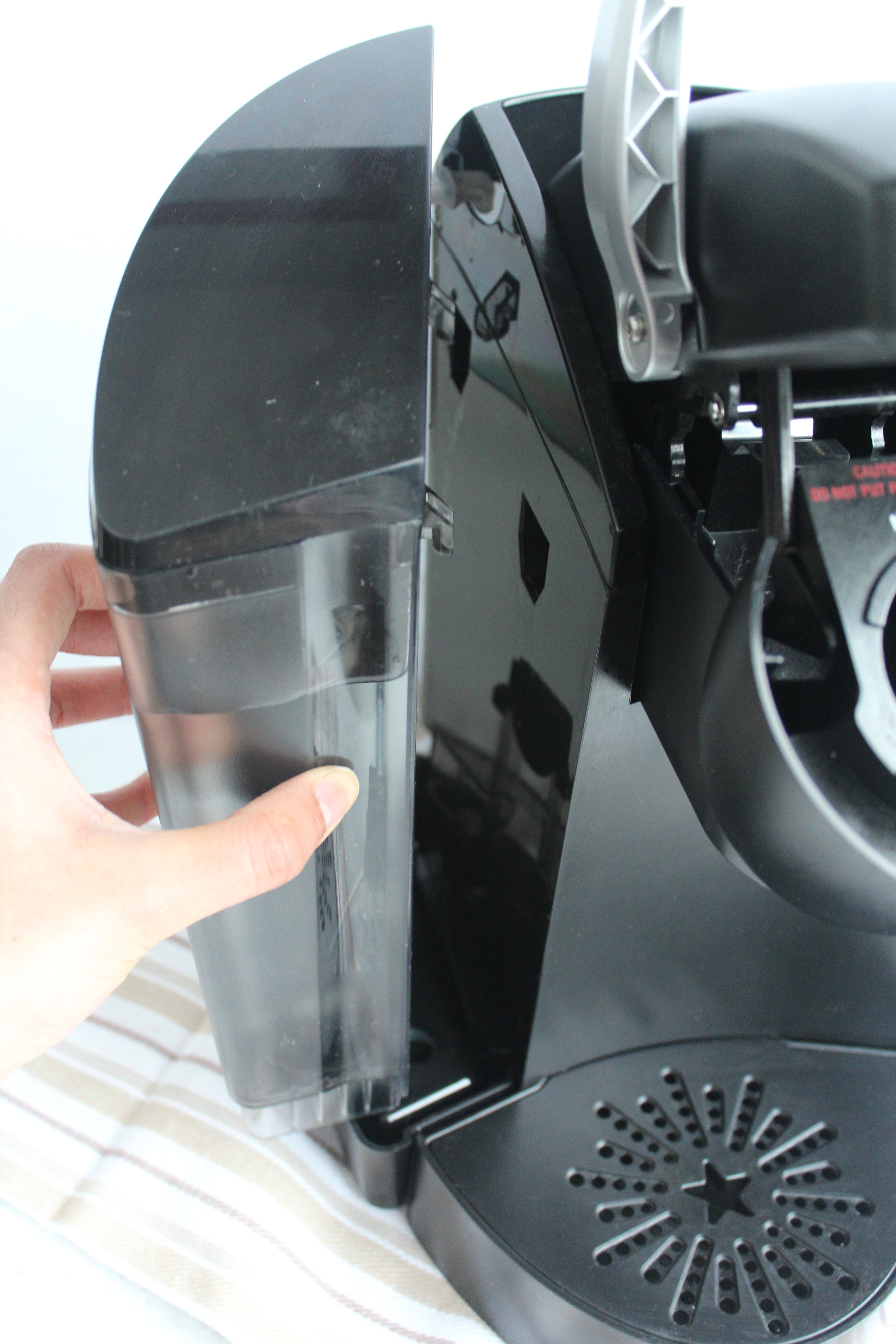 How to Descale a Keurig 2 Easy Ways {with vinegar and without }