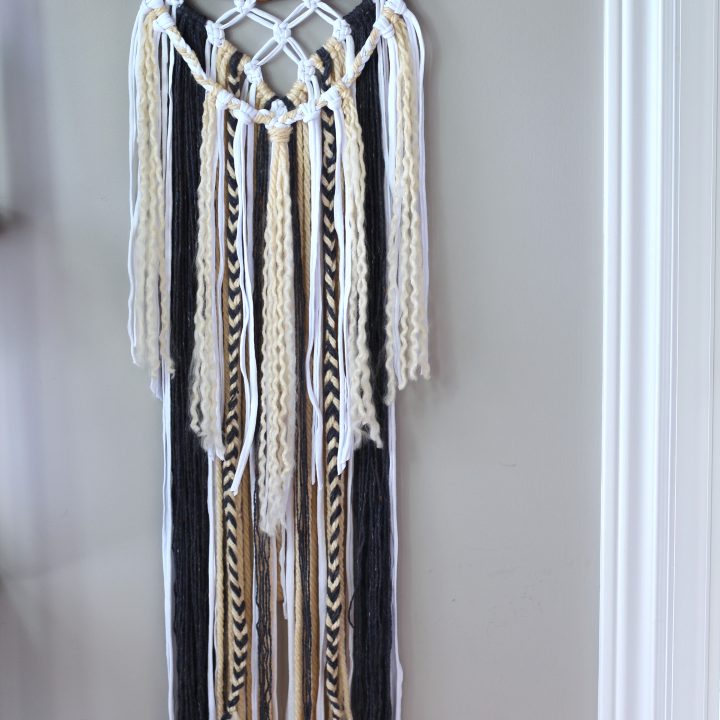 Easy DIY Macrame Wall Hanging in 15 Minutes