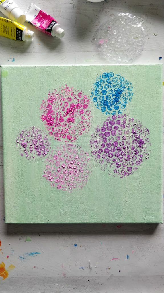 How to Paint Hydrangeas in a Jar Using Qtips and Bubble Wrap {Easy}