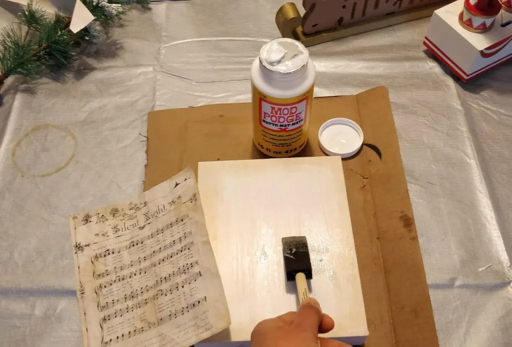 How to Age Paper (4 Easy Ways to Make Paper Look Old)