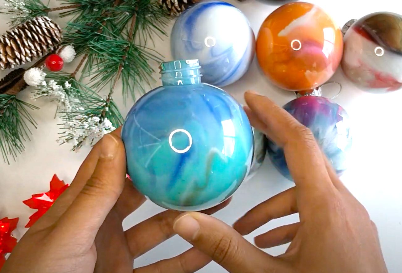 DIY Ornament Balls Paint Swirl 2 Ways {Dollar Tree Craft}