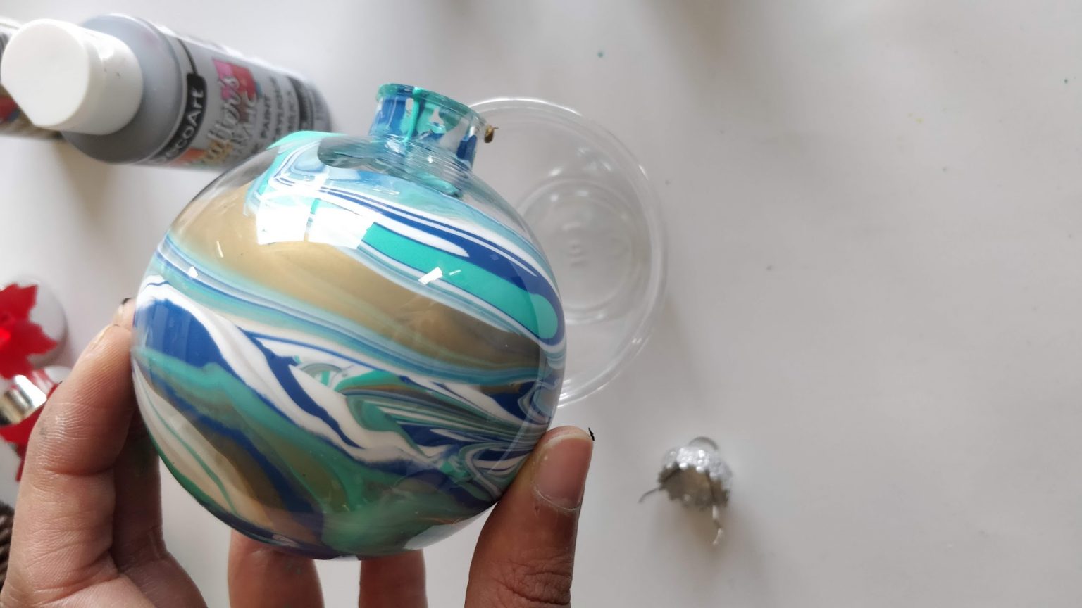 DIY Ornament Balls Paint Swirl 2 Ways {Dollar Tree Craft}